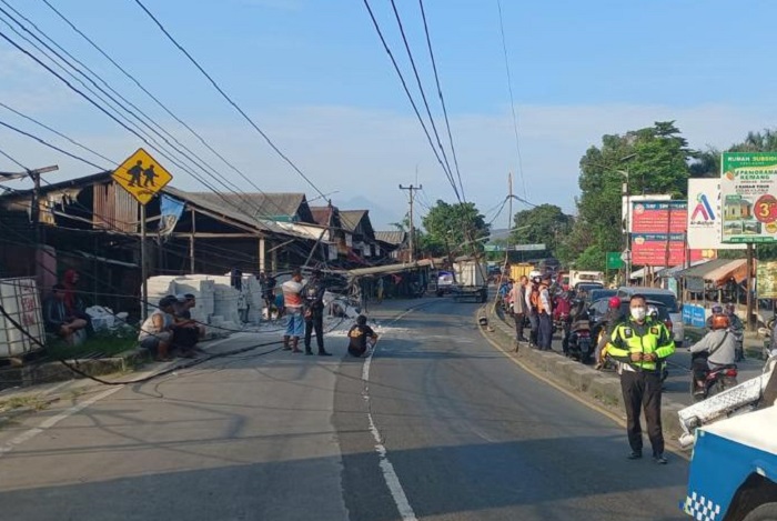 Kecelakaan lalu lintas terjadi di Jalan Raya Parung-Bogor, Kec. Kemang Kabupaten Bogor. (Dok. Polred Bogor) 
