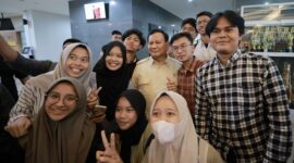 Kedatangan Menteri Pertahanan RI Prabowo Subianto di Universitas Ahmad Dahlan (UAD), Yogyakarta, mengundang antusiasme mahasiswa. (Dok. Tim Media Prabowo Subianto)