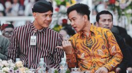Gubernur Jawa Tengah Ganjar Pranowo bersama Walikota Surakarta Gibran Rakabuming. (Facbook.com/@Ganjar Pranowo)
