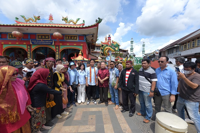Calon Wakil Presiden nomor urut 2 Gibran Rakabuming Raka mengunjungi Kota Singkawang, Kalimantan Barat.  (Dok. Tim Media Prabowo-Gibran)