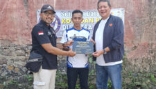 PERLASI bersama perwakilan KONI Pusat saat mengunjungi Sentra Gelasan di Kec. Tanjungsari, Kabupaten Sumedang. (Dok. PERLASI)