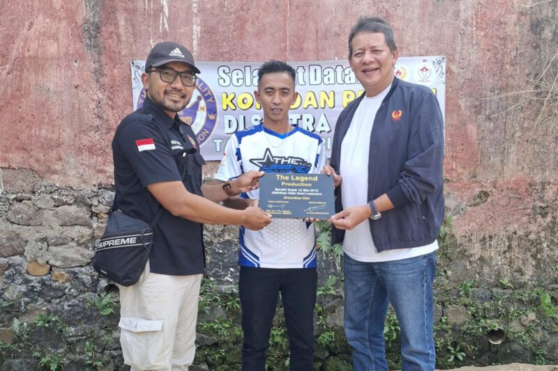 PERLASI bersama perwakilan KONI Pusat saat mengunjungi Sentra Gelasan di Kec. Tanjungsari, Kabupaten Sumedang. (Dok. PERLASI)